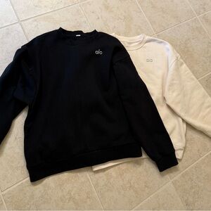 ALO Yoga women‘s Crewneck Sweaters in Black and Cream